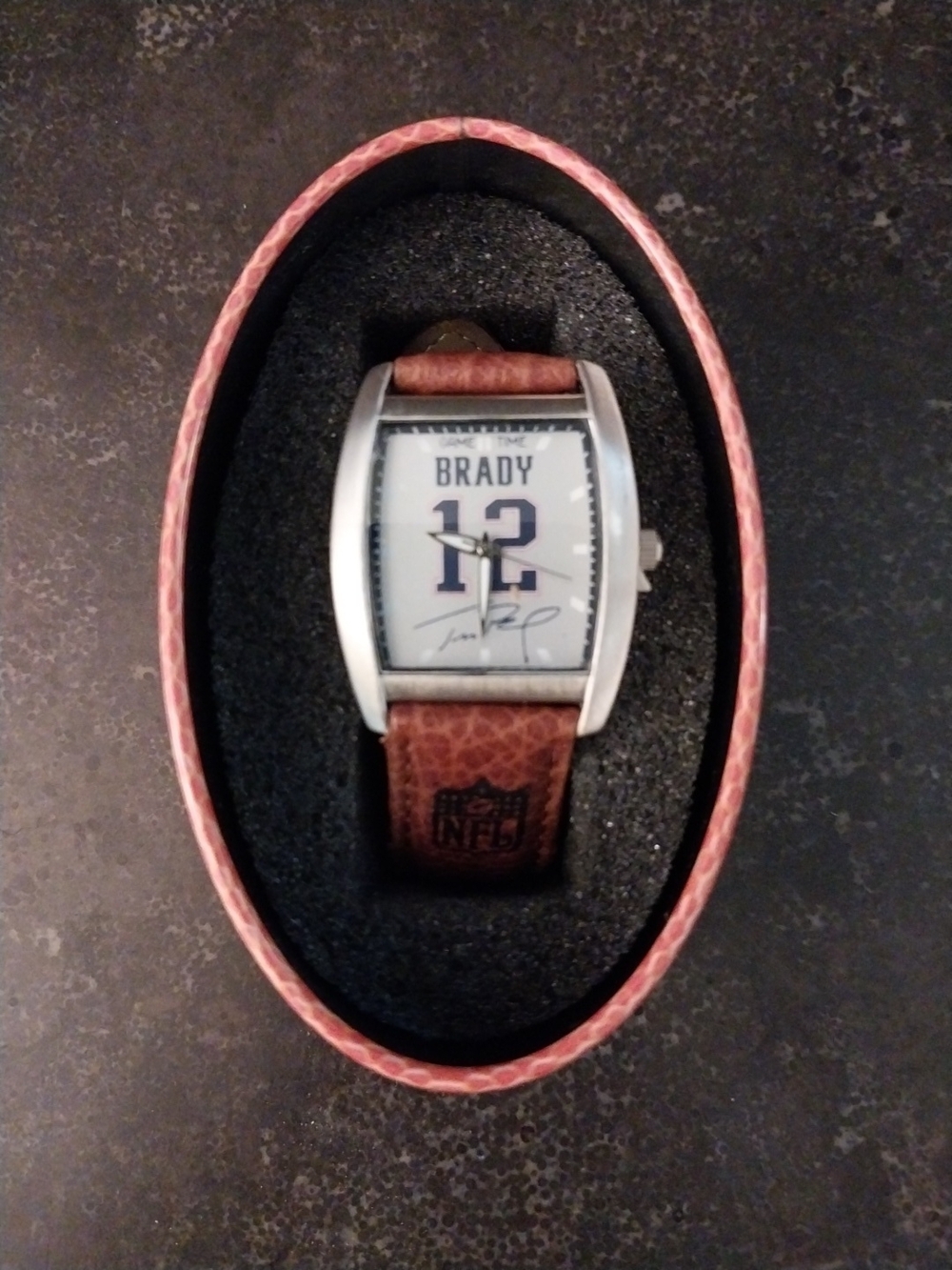 2004-NFL Tom Brady Game Time Men's Watch In Original Tin-New Battery